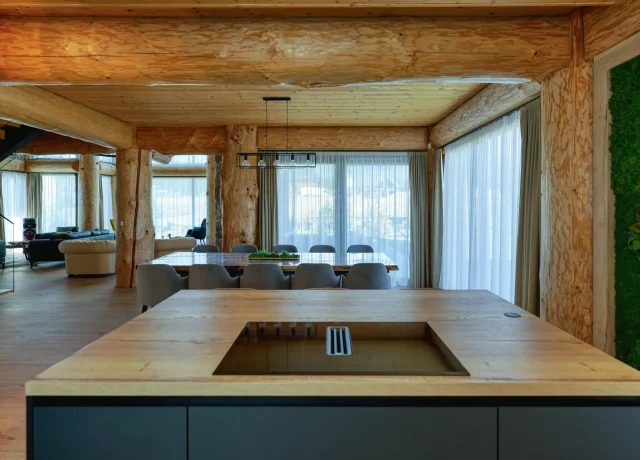 Luvina kitchen with dining room (1)